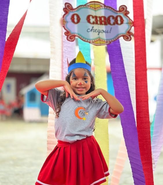 Aluna fantasiada no dia do circo